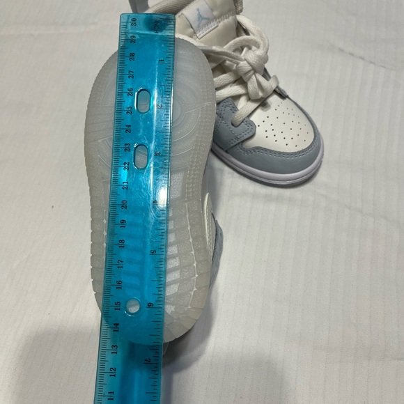 Shoes - Picture 5 of 9